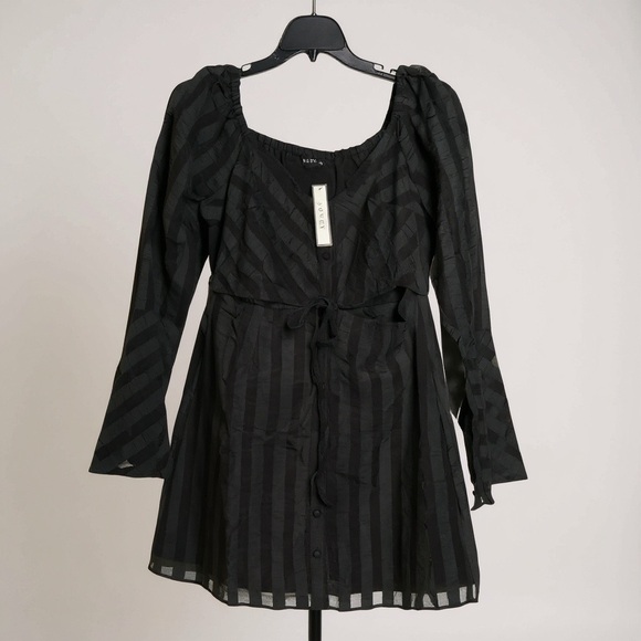 Elegant Black Long Sleeve Dress - Picture 1 of 6
